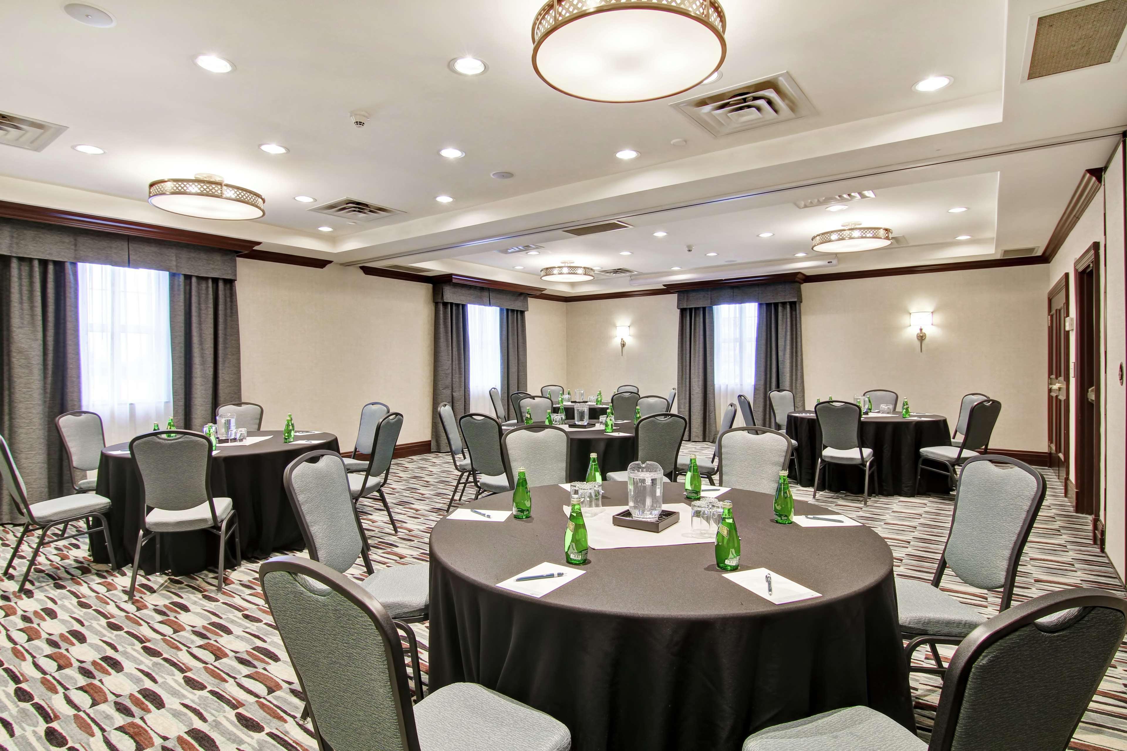 Hotel Homewood By Hilton Toronto