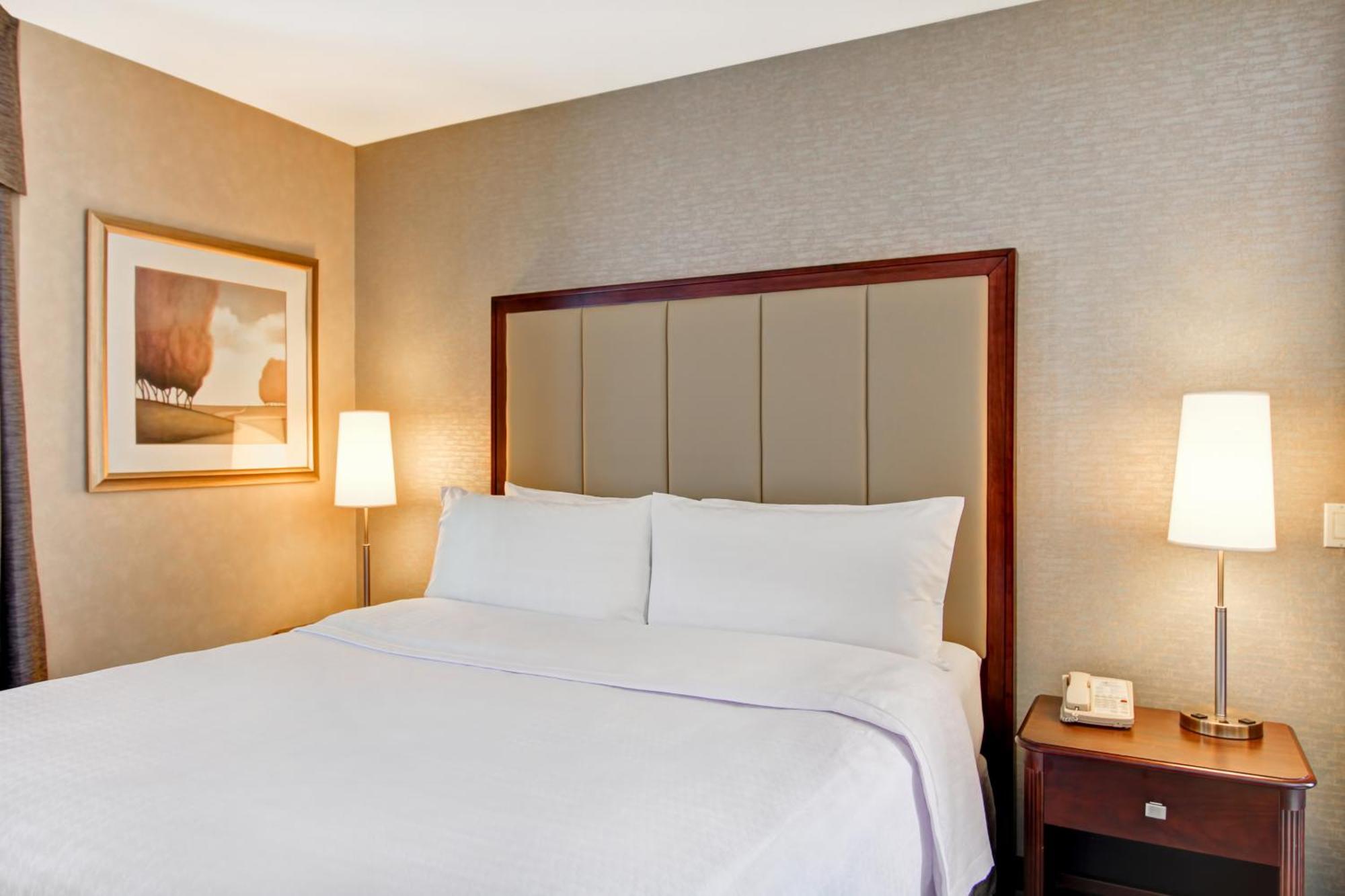 Hotel Homewood By Hilton Toronto 3*